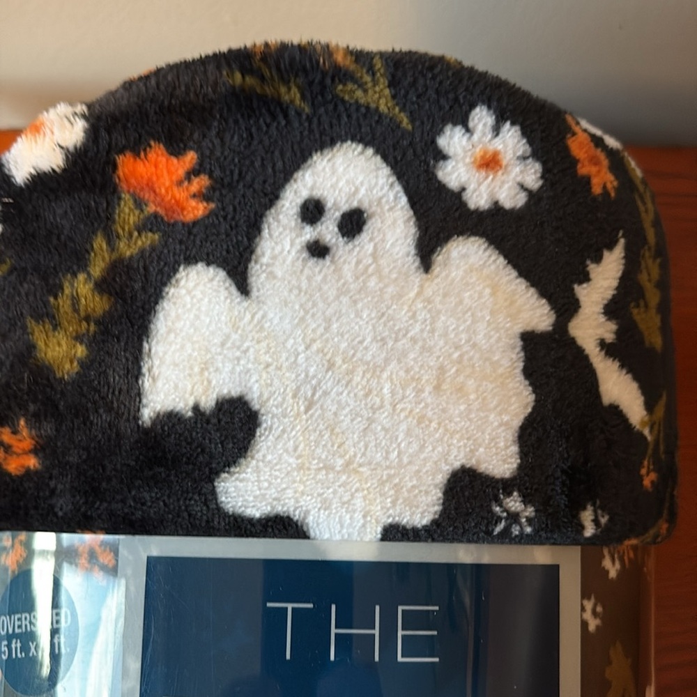 Halloween Ghost Oversized Plush Throw - Picture 5 of 10